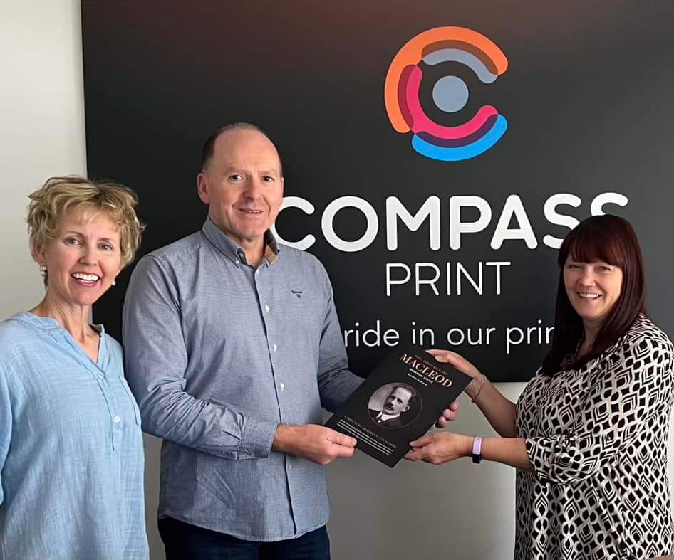 print_signage's tweet photo. Absolutely delighted to be supporting the JJR Macleod Memorial Statue Society by printing and producing their beautiful Sponsorship Oppertunities brochure. (Pictured are John Otto and Kimberlie Hamilton)

#aberdeen #type1diabetes #jjrmacleod #JDRF #nobelprize #PRINTING https://t.co/6hWCI4igj4