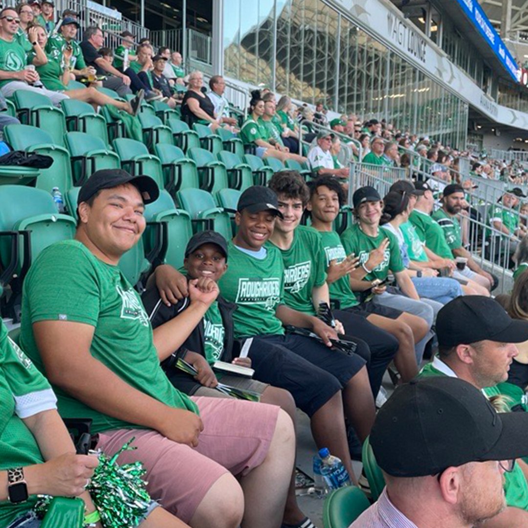 sskroughriders's tweet image. The "Pay It Forward" Program, presented by @Payworks, lets fans experience Roughrider football at home in Mosaic Stadium— many for the very first time!

@LonsdaleBoxing were our guests on July 8, and they have invited @SHDreambroker to be with us for our next game on July 23rd!
