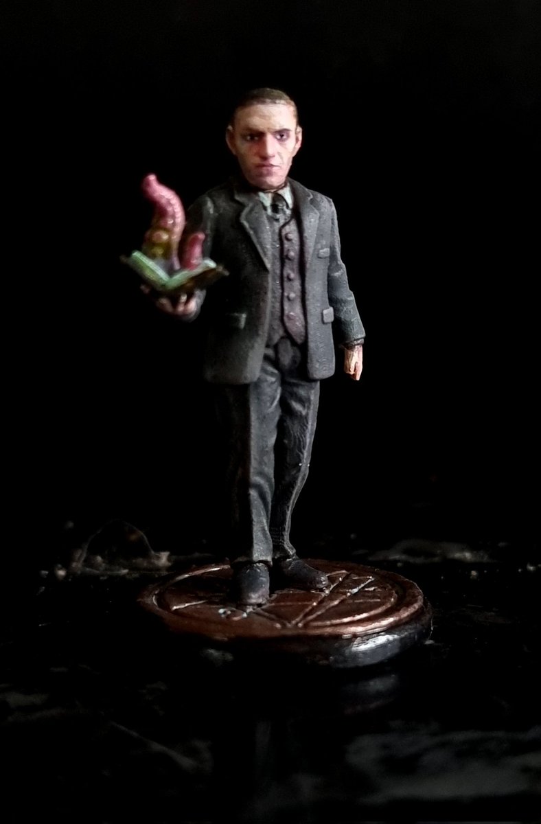 Adisell's tweet photo. Finished painting tiny HP Lovecraft  #miniaturepainting #Lovecraft https://t.co/eZmGST8CmC