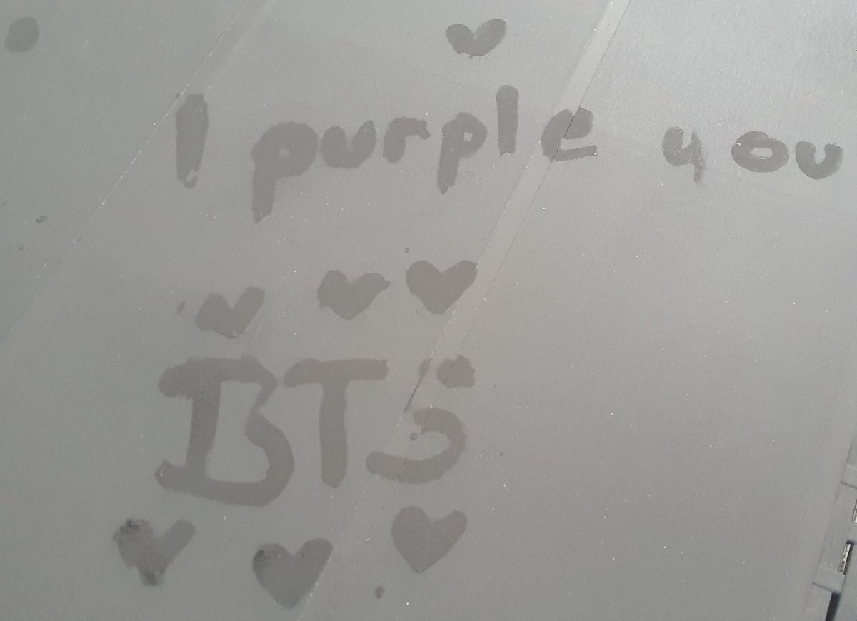 Jessy30082's tweet photo. Wenn @Mina13_53 die Jungs sooo vermisst 🥺💜 When @Mina13_53 misses the boys sooo much🥺💜 @BTS_twt @bts_bighit https://t.co/28EcoYqawf