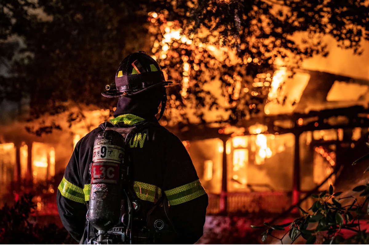 LiveBoston617's tweet photo. Featured images of the weekend:
#liveboston617 #featuredimages #bostonfiredept #bostonpolicedept #bostonemergencyservices https://t.co/wAlUdj3pE0