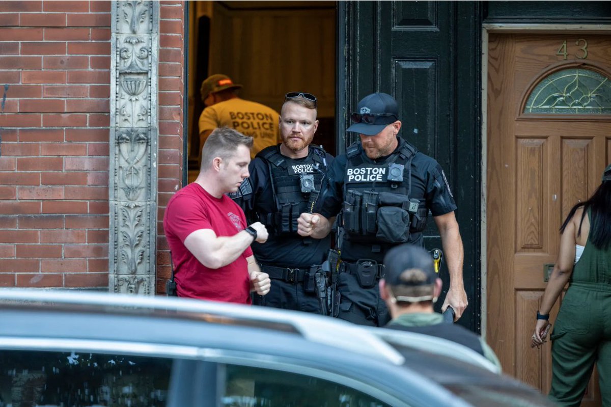 LiveBoston617's tweet photo. Featured images of the weekend:
#liveboston617 #featuredimages #bostonfiredept #bostonpolicedept #bostonemergencyservices https://t.co/wAlUdj3pE0