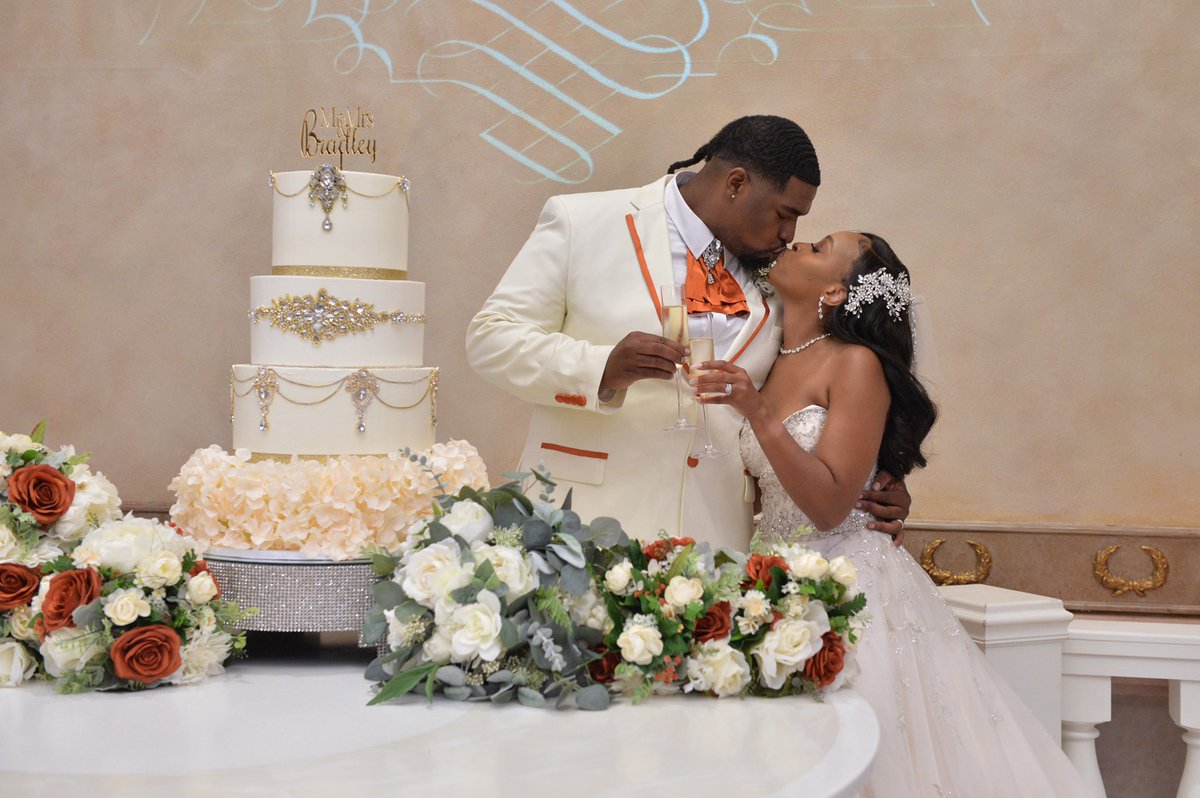 leesuhhhhh's tweet photo. "We did it Joe!" 💍🥺🫶🏾 #BradleyInLove 🧡🤍 https://t.co/kqQiUz9Wne
