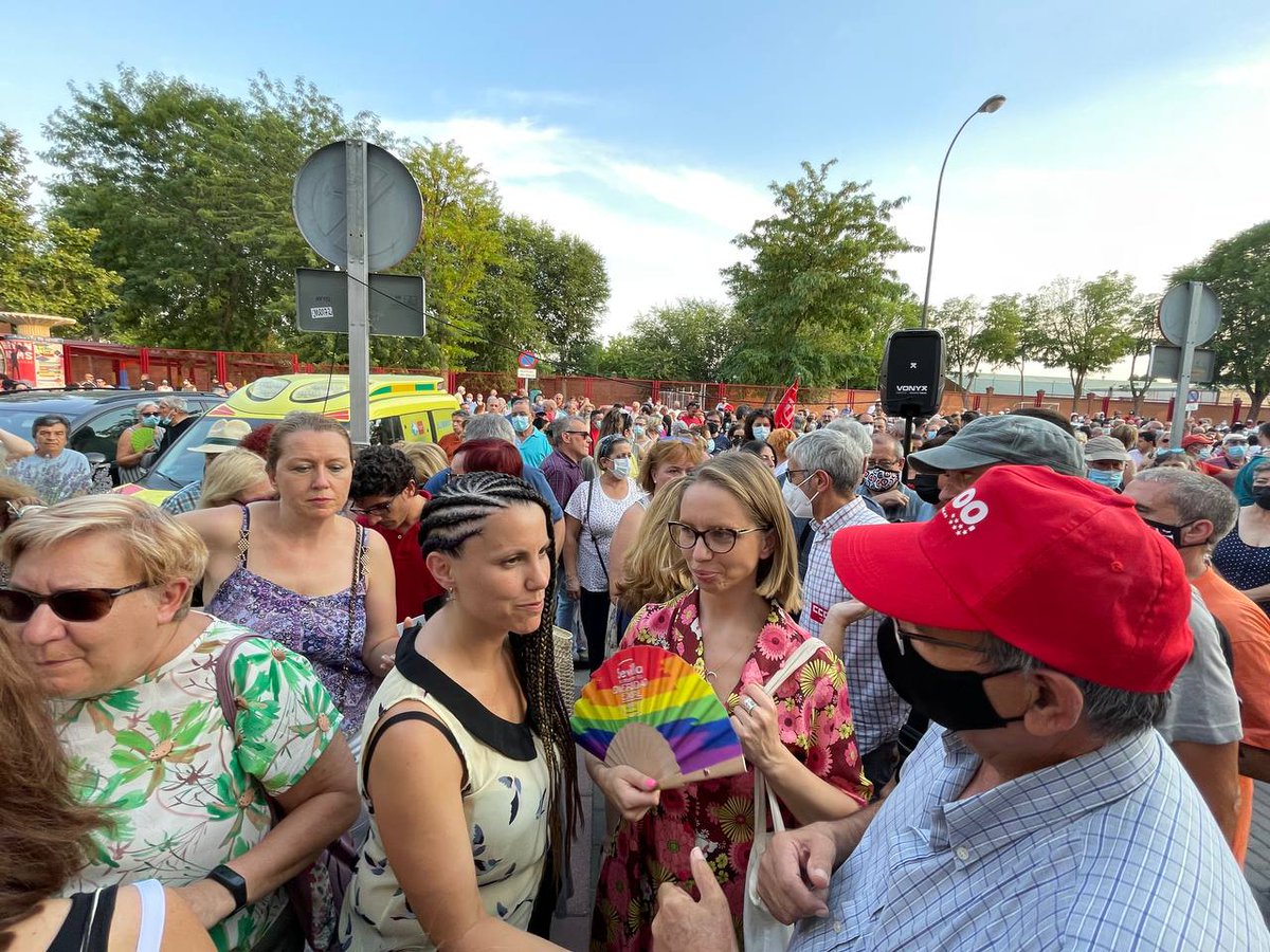 Carolalon1's tweet photo. Vuelven a llenarse las calles de Getafe para reclamar la apertura de las Urgencias de Los Ángeles.

Es emocionante ver a una ciudad entera luchando en defensa de la #SanidadPública. ¡Viva la lucha vecinal!

Pronto recuperaremos nuestros servicios públicos al 100% 💜💪🏻 https://t.co/B6n4y2XIdx