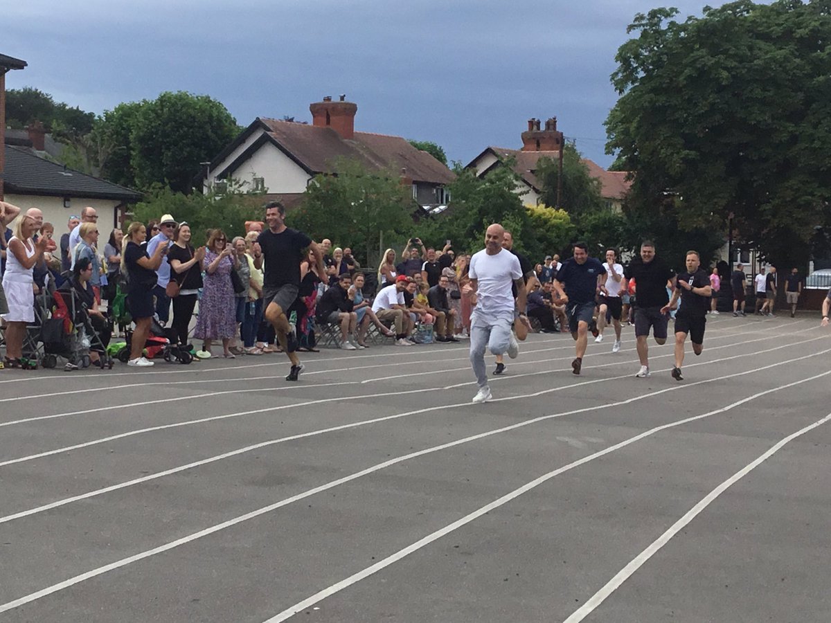 Year2SHPS's tweet photo. I wonder where they get their competitive spirit from... π€π #ParentsRace #SchoolGamesDay #SportsDay https://t.co/efVZN4Jht7