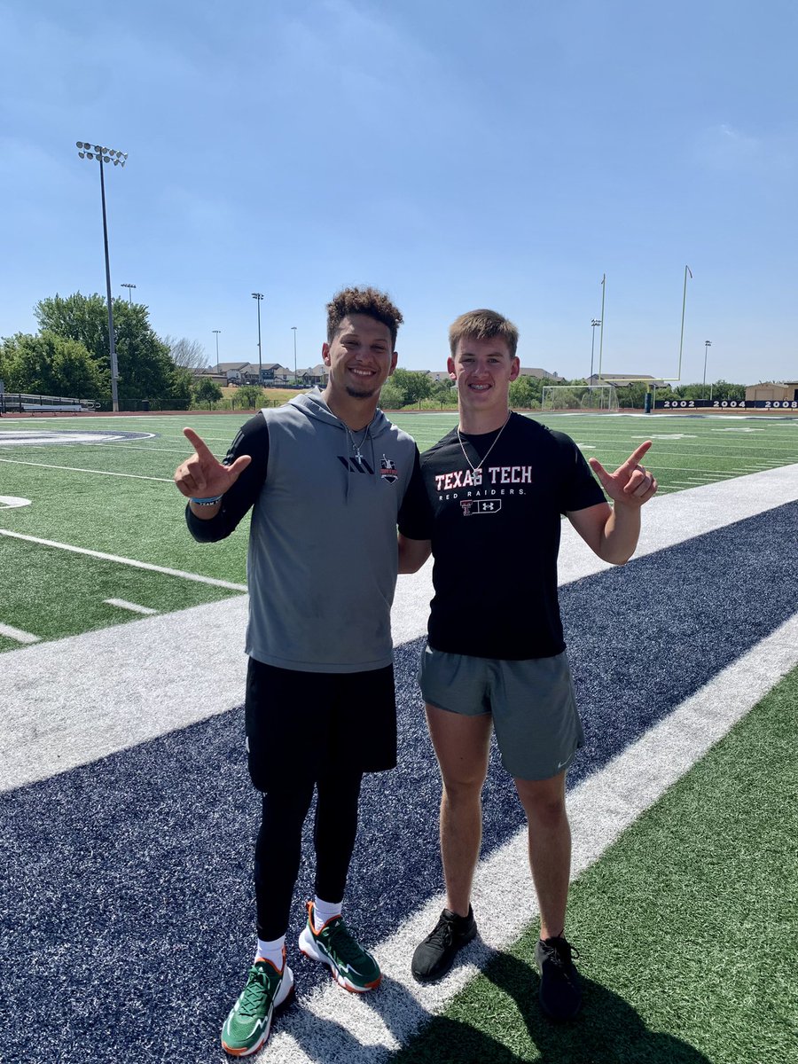 Had a great time getting some work in with <a href="/PatrickMahomes/">Patrick Mahomes II</a> this morning! Reminiscent of the past and a glimpse of the future‼️👆🏼 #WreckEm