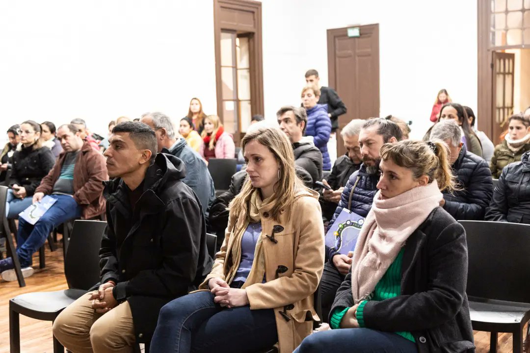 EriPereyraVL's tweet photo. #INAEScerca

En #ExaltaciónDeLaCruz junto a los intendentes @DiegoEduNanni y @estebansanzio , y autoridades nacionales y provinciales, realizamos una entrega de matrículas y libros contables a cooperativas de la región https://t.co/SUDa2zPqff