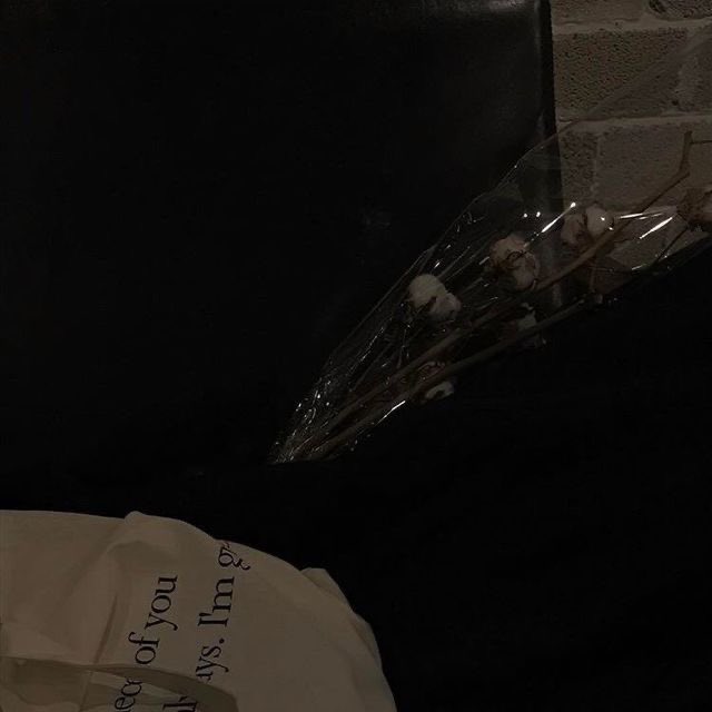 "Bana neden verdi ki o zaman?" Ona değil, kendime sormuştum aslında. "Seviyor dedik ya," diyerek terslemişti beni. "Seviyor çünkü seni."