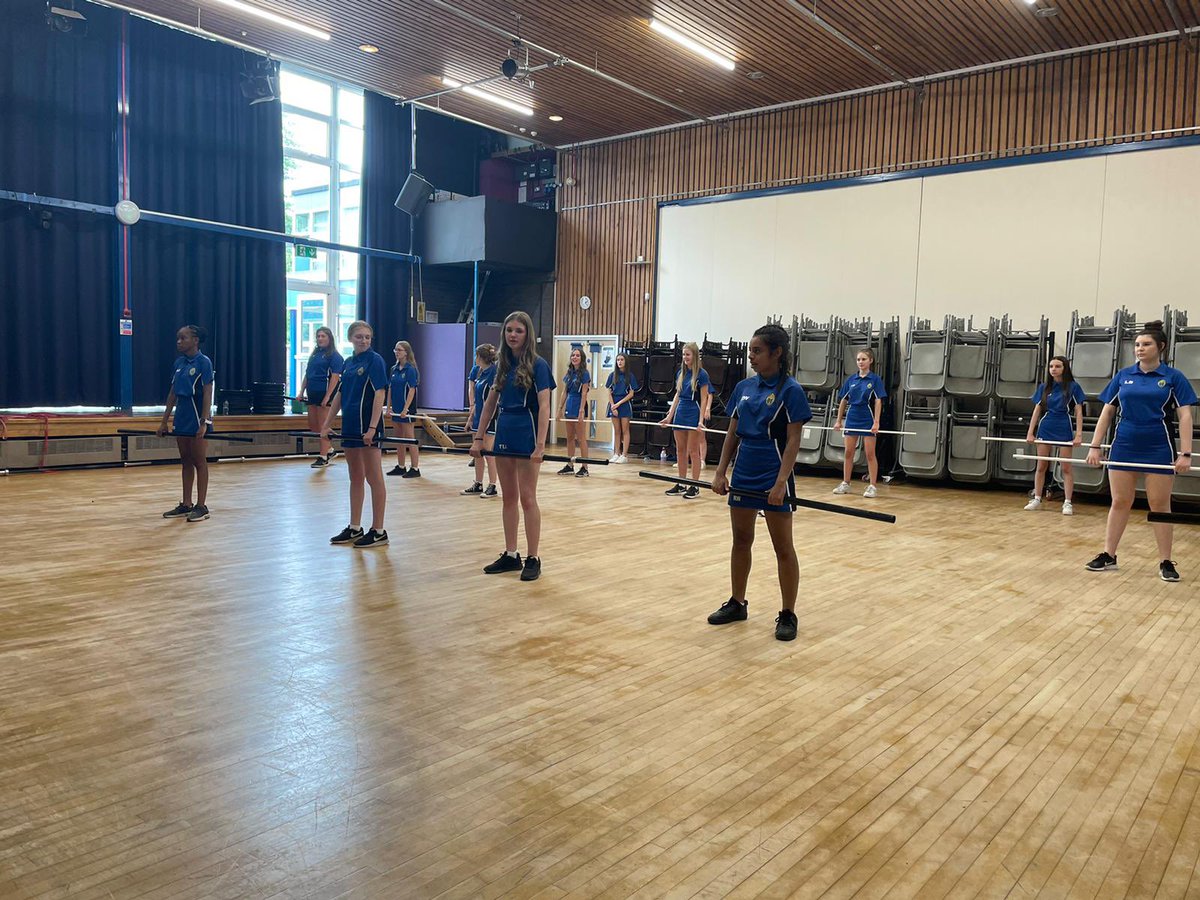 MissNolan_PE's tweet photo. Today I introduced #StrongGirlSquad to Y10 girls. We taught 40+ girls how to deadlift, look and feel strong! Weights are not just for boys! Feeling incredibly proud! Thanks to my Dad and CrossFit Buntingford for providing free equipment 🏋🏼‍♀️💪🏼 https://t.co/nWIn7ODy8M