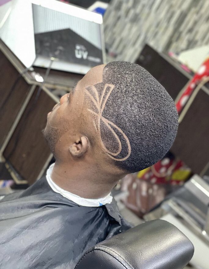 CelebrityThomas's tweet photo. Thomas the celebrity barber shop 💈please please guys i need a job guys 😎🙏 https://t.co/mD35zcBdEB