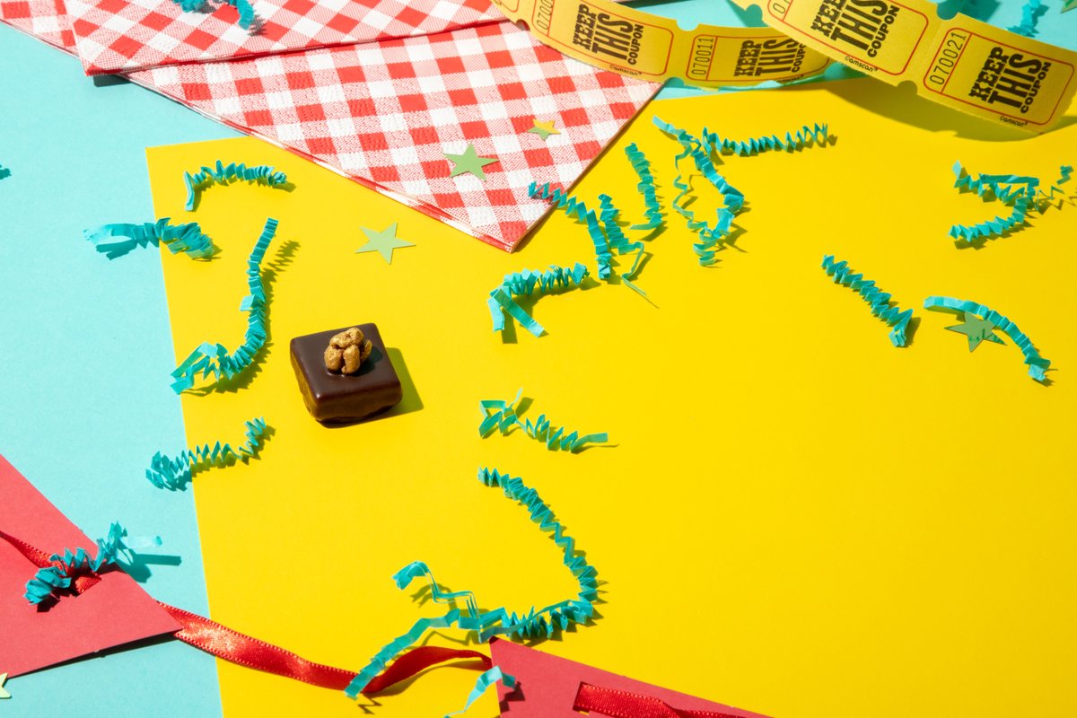 JACEKChocolate's tweet photo. Popcorn kernels are 4% water, and the water causes popcorn to pop when heated up! Now that you are craving popcorn let's talk about our next flavour in our new Carnival collection -Corn Two Ways πΏ Popcorn and salted corn-nut brittle topped with honey caramel. #carnivalcollection https://t.co/Ash8caSXGV