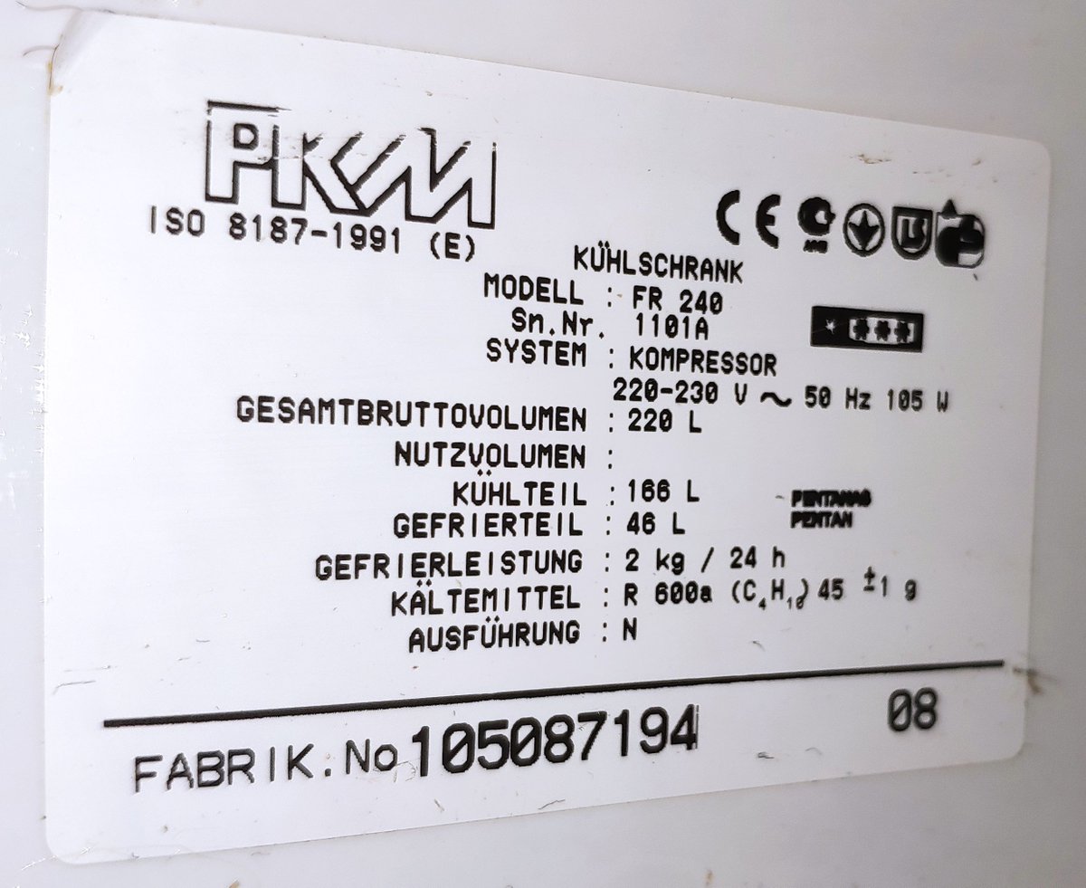 georgz59's tweet photo. @elhotzo um meinen Tweet zu erweitern hefte ich mal die nötigen Daten an. Meinen Noname Kühlschrank habe ich 1998 im Kaufland gekauft als es noch kein +++++ gab. Auf dem Typenschild kann man 105 W lesen. Der Verbrauch heute ist nach Langzeitmesseung über ein Jahr ca. 0,65kw täglich. TOP👍 https://t.co/AZc9khFHpG