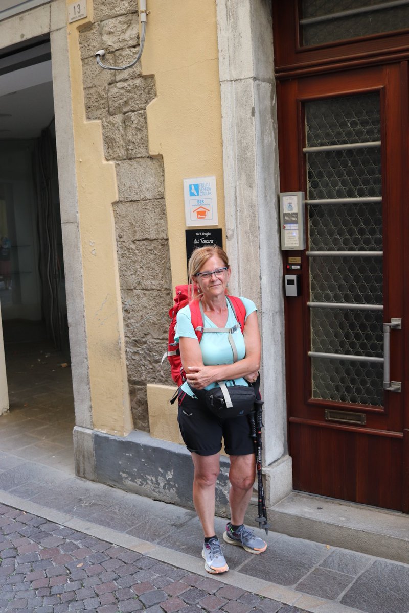 CamminoCeleste's tweet photo. ⭕ Alessandra di Conegliano in attesa di entrare nell'alloggio convenzionato nel centro storico medioevale di #CividaleDelFriuli, giungendo da #Castelmonte.
#CamminoCeleste https://t.co/65QNOaQBCW