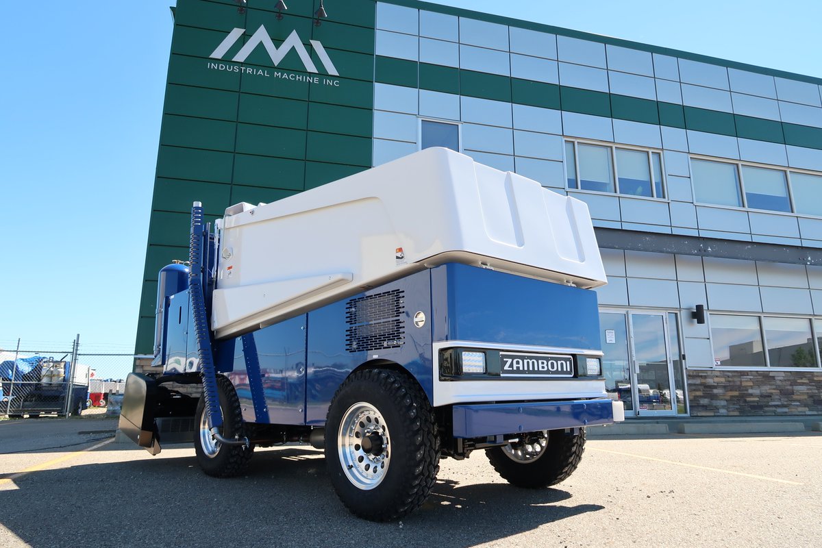 This brand new Model 526 Zamboni just arrived today and we just couldn't wait to take pictures of it. 

It'll be heading out to its new home in Edmonton soon, just in time for arena season! #Zamboni