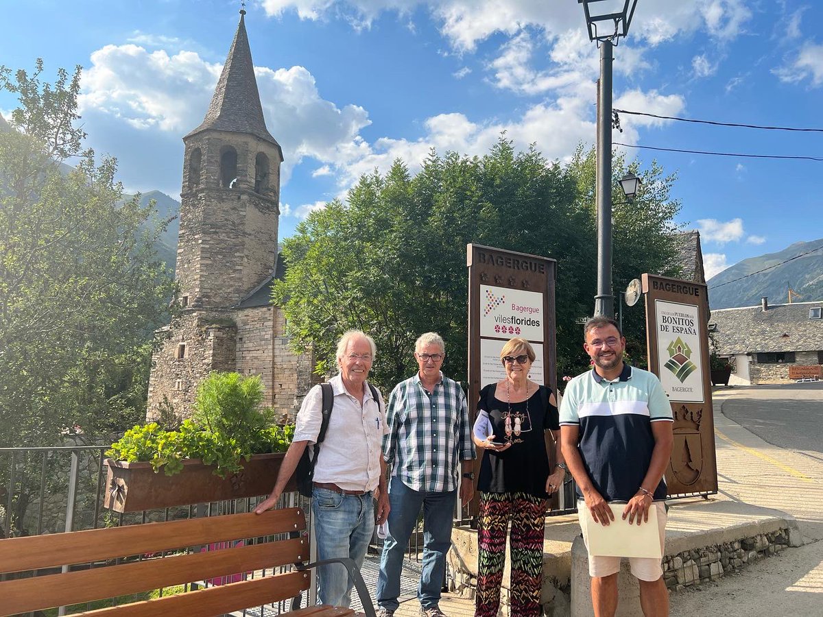 ajnautaran's tweet photo. 🌹🌺🌸Aué a començat era visita oficiau deth jurat de @VilesFlorides entàs poblacions de Unha e @Bagergue_Aran .

🙋🏻‍♂️🙋🏻‍♀️Es expèrts demoraràn aciu enquiath pròplèu dijaus pr’amor que passejaràn pes entorns de Naut Aran enquia aqueth dia. https://t.co/6UBC2c4YxY