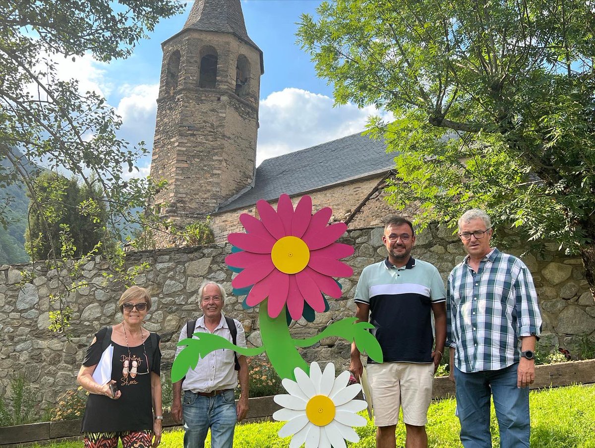 ajnautaran's tweet photo. 🌹🌺🌸Aué a començat era visita oficiau deth jurat de @VilesFlorides entàs poblacions de Unha e @Bagergue_Aran .

🙋🏻‍♂️🙋🏻‍♀️Es expèrts demoraràn aciu enquiath pròplèu dijaus pr’amor que passejaràn pes entorns de Naut Aran enquia aqueth dia. https://t.co/6UBC2c4YxY