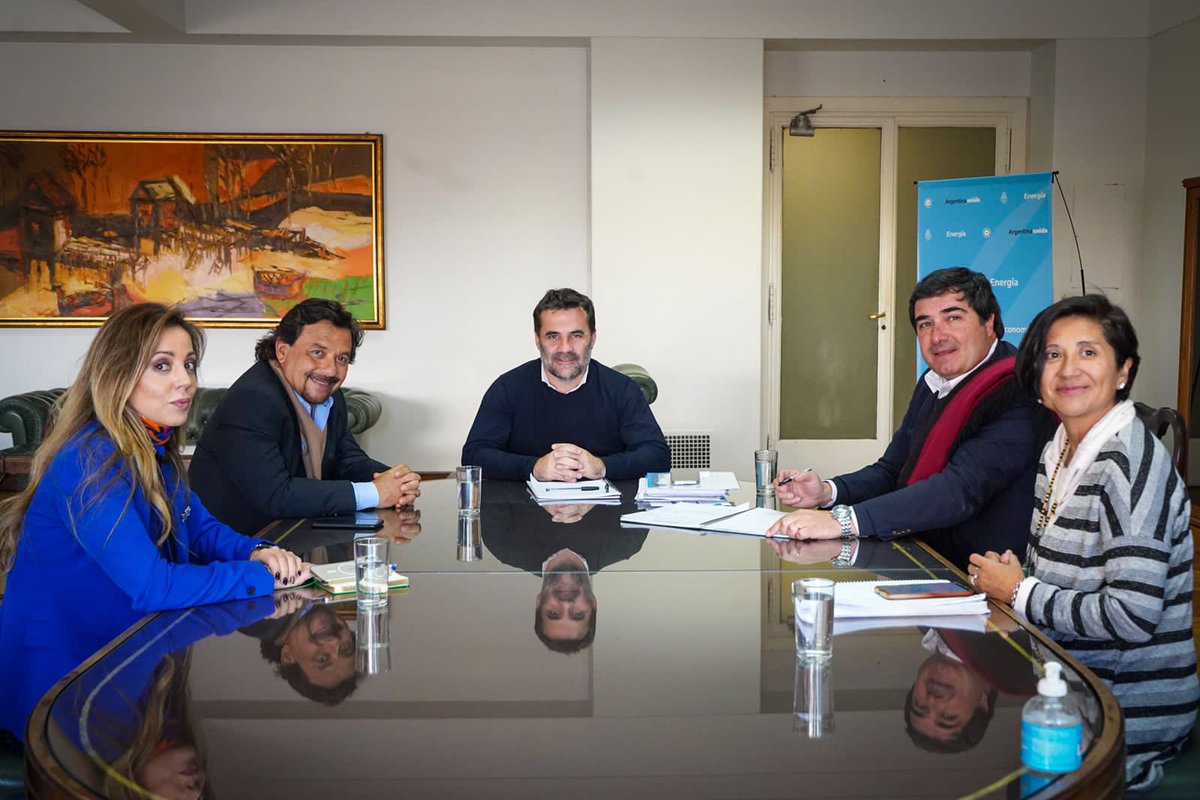 Avanzan los proyectos para mejorar la matriz energética provincial 🙌🏻

👉🏻 Mantuvimos una reunión de trabajo con el secretario de <a href="/Energia_Ar/">Secretaría de Energía</a>, <a href="/dariomartinezpj/">Darío Martínez</a>, para analizar la situación actual del GNEA