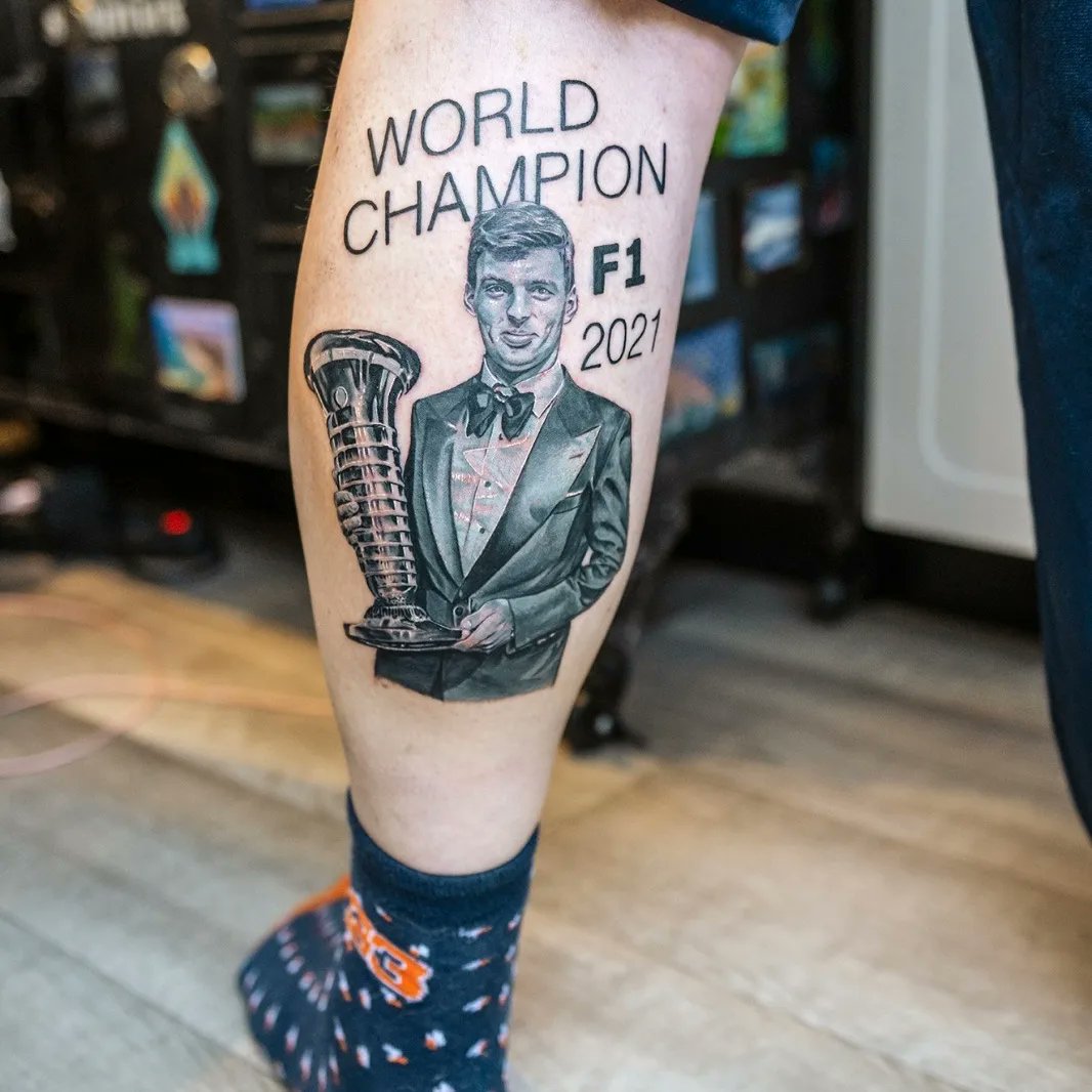 dburgersdijk's tweet photo. Mensen naar aanleiding van afgelopen #AustrianGP moet mij iets vanuit mijn 🧡❤️💙💚gezegd worden. Niet elke Max fan heeft geen respect voor andere teams of coureurs. Ikzelf groot Max fan maar ook al jaren lid van de @McLarenNLFans heb groot respect voor andere fans. #HetKanEcht https://t.co/r6ubDucEhJ