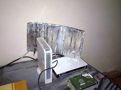Didyouknowza81's tweet photo. Did you know that wrapping aluminium foil around your Wi-Fi router has been proven to instantly improve the speed of your internet, and can also extend the range. https://t.co/sEsOyOh6nu