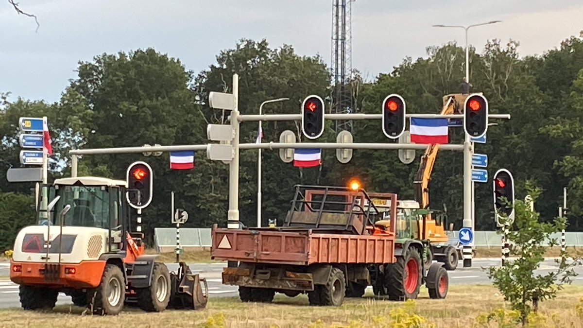 Dit weekend Zwarte Cross festival in het dorp. De boeren zorgen voor het onthaal. #ZC