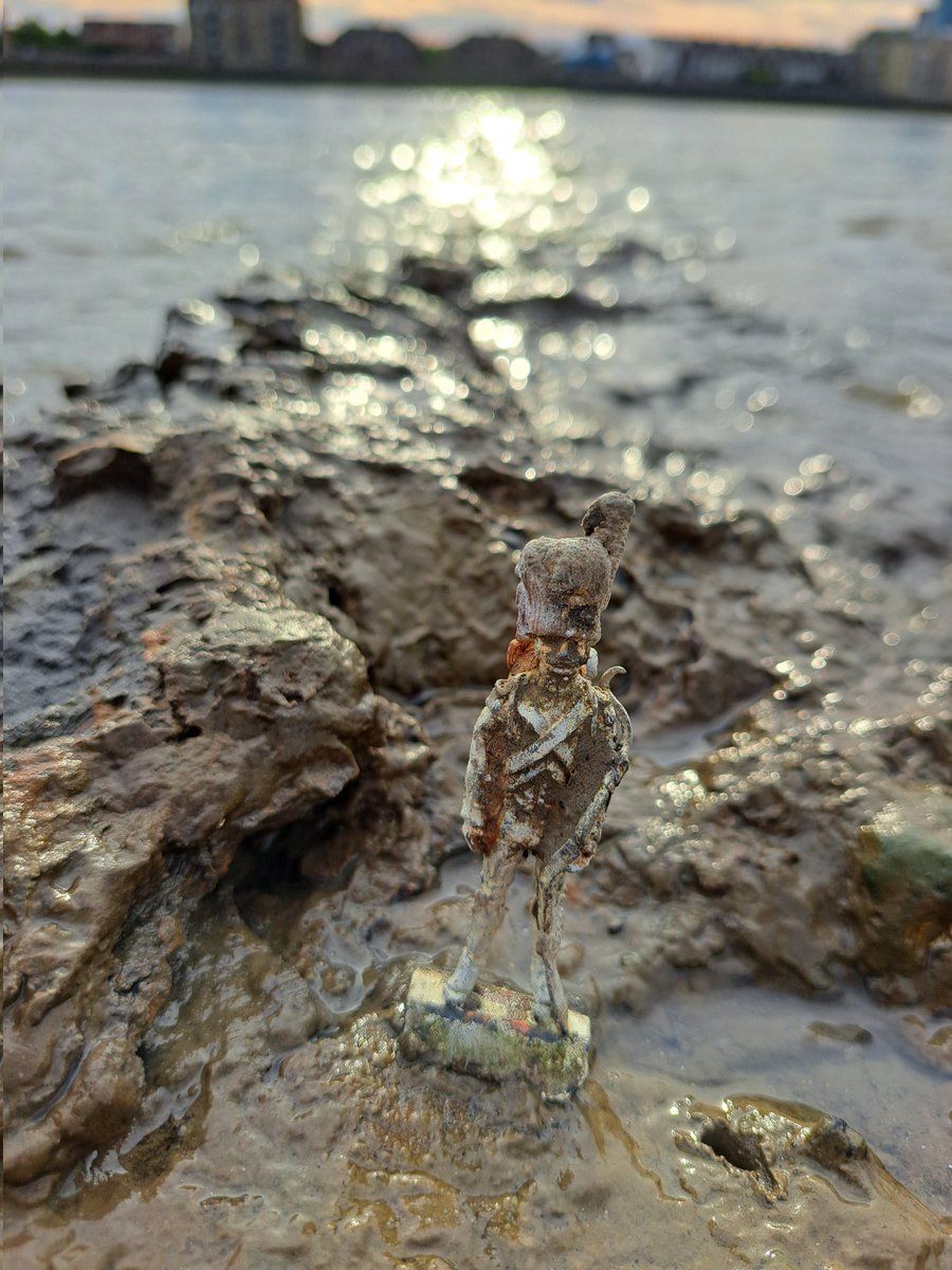 TideLineArt's tweet photo. One battle weary lead soldier (or is it heat exhaustion?) rescued from the Thames mud.This one is really detailed too and he hasn't lost his head (like most of my other Thames found lead soldiers). Maybe thats why he survived! Anyone recognise the regiment?#mudlarking #heatwave https://t.co/sDhric53kw