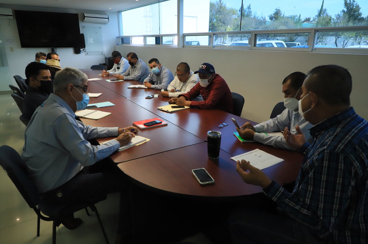 campogobgente's tweet photo. Nuestro Secretario @Paulo_Banuelos, estuvo en reunión de trabajo con Técnicos Especialistas en Agricultura de Alto Rendimiento de la #SDAyR. https://t.co/AHsg1zZqln