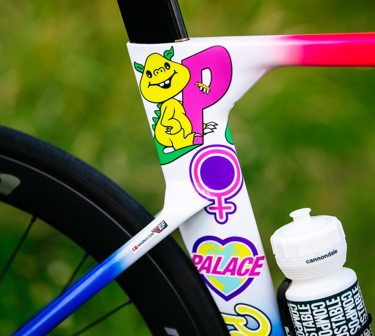 RideCannondale's tweet image. A closer look at the fastest bike of Stage 10🧐

📷 @a_gruber | @jeredgruber  

#SystemSix #TourdeFuture 
@MagnusCort @EFprocycling