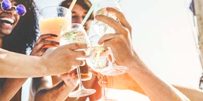 The Hottest Summer Cocktails - From Ranch Water to the notorious Dirty Shirley, we sample the trending summer cocktails. 
hubs.ly/Q01gJ8kh0