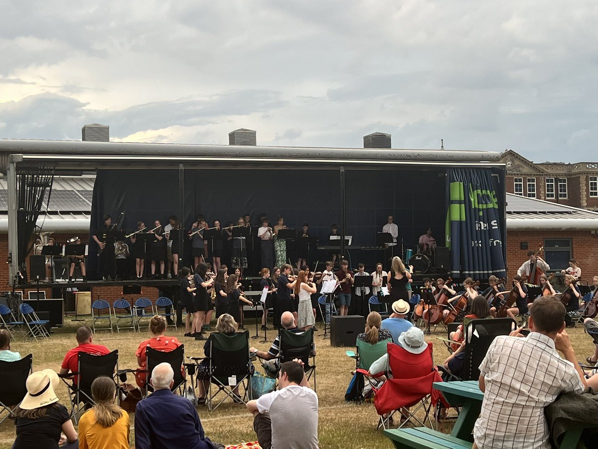 Well done @cns_school <a href="/CNS_music/">CNS Music Department</a>. You put on a great concert outside tonight and the sprinkles at the end were actually very refreshing!