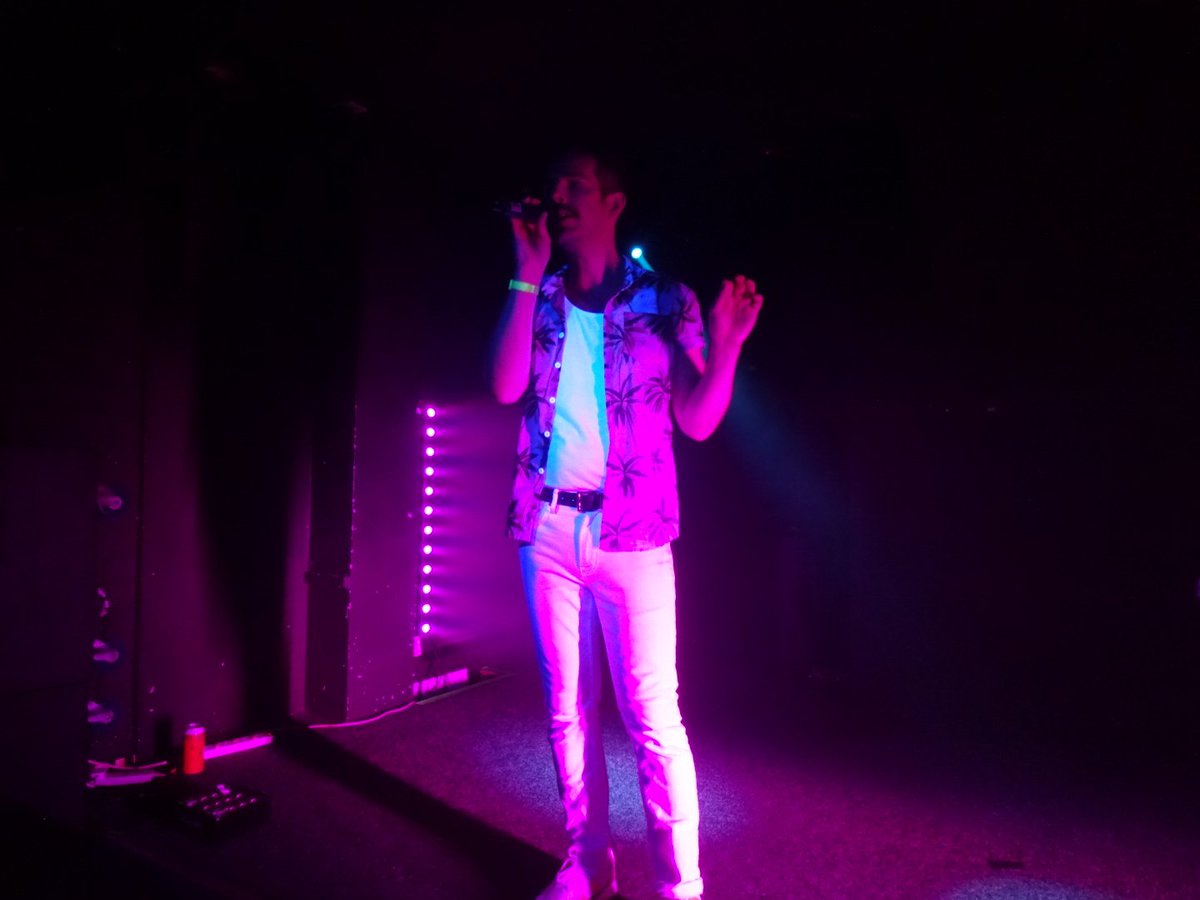 RLeBonTennant's tweet photo. Here's some photos I took of Bright Light Bright Light/Rod Thomas at the Hug & Pint this evening. 🙂 As always, he was fantastic live & it was so nice to see him again after 4 years. 😃🥳🥰😍💖💙👍🌈🎶🎤
@brightlightx2 @thehugandpint
#BrightLightBrightLight #HugAndPint https://t.co/15mXUL43dV
