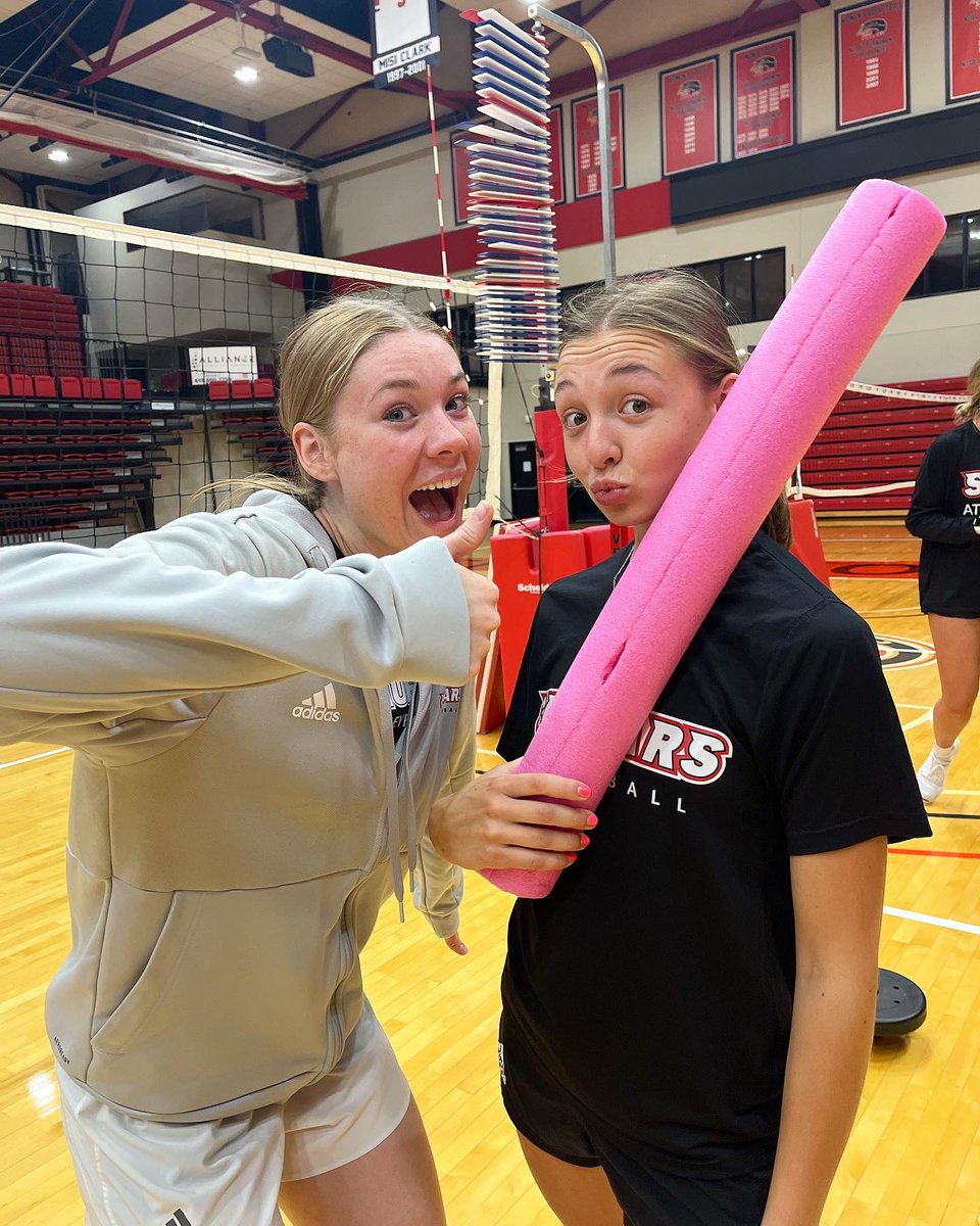 SIUEVolleyball's tweet photo. First day of camp vibes 👍

See you tomorrow, Cougar Campers! https://t.co/GaaHqLKQZn