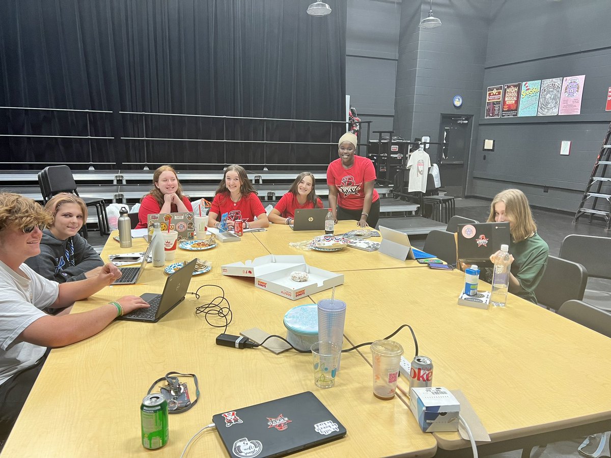 TheatreBraswell's tweet photo. The first two days of leadership planning are done! Our officers have made big strides in planning for 2022-2023! #proud2b8413 #Back2OurRoots #bloomandgrow #bengalexcellence https://t.co/7ceJTIKNiD