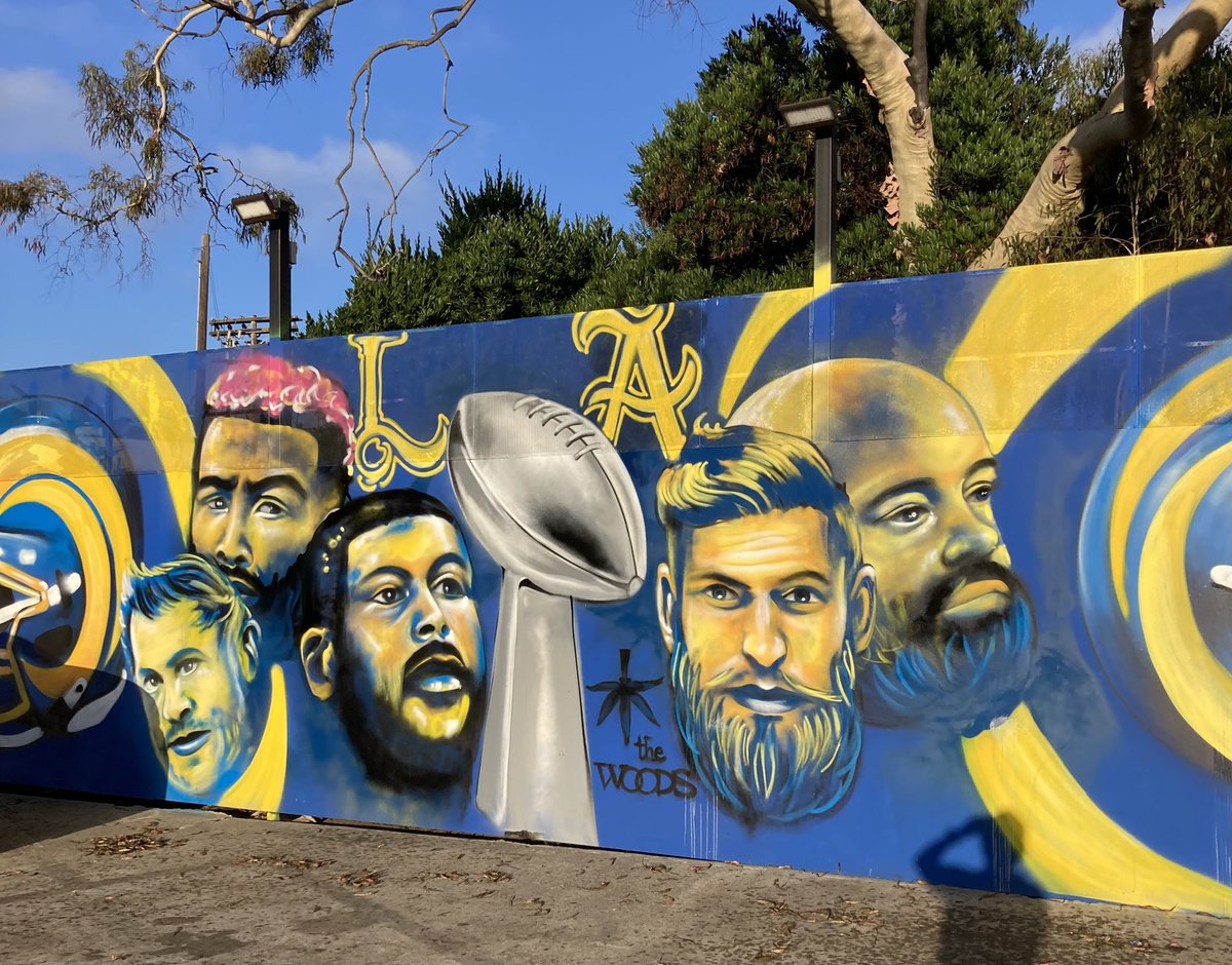 itsjessica's tweet photo. This is cool, but where is Matthew Stafford? Dude on the left is Coach McVay right? 🧐😂 #rams #RamsHouse #nfl #streetart https://t.co/8NSXygPbFJ