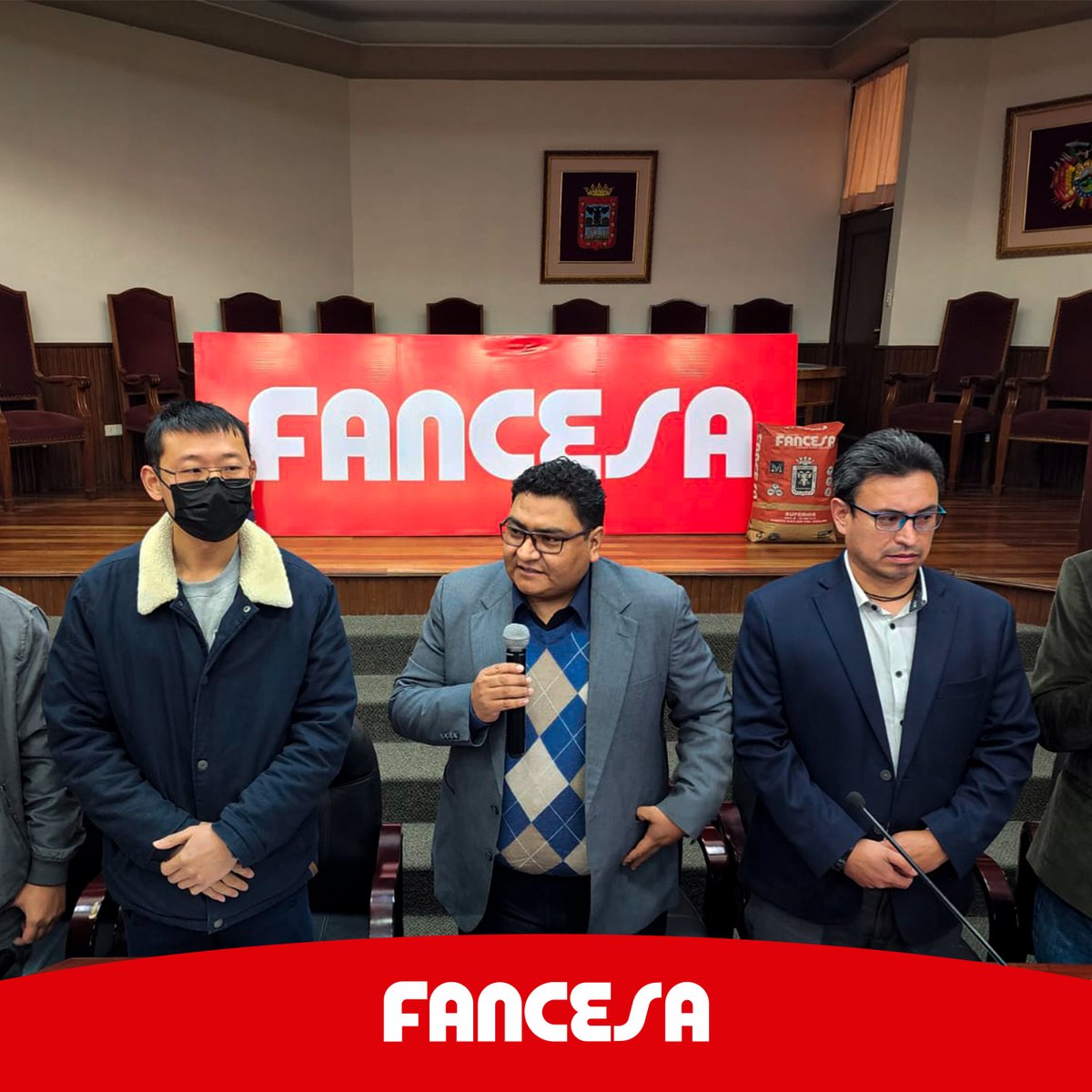 CementoFancesa's tweet photo. 🚧DOBLE VÍA SUCRE-YAMPARÁEZ SERÁ PAVIMENTADO CON EL MEJOR CEMENTO DE #BOLIVIA.🛫✈️🛣
La empresa encargada de ejecutar las obras de este añorado proyecto para los chuquisaqueños firmó un “ACUERDO COMERCIAL” con FANCESA. https://t.co/Dd9AvZbyTP