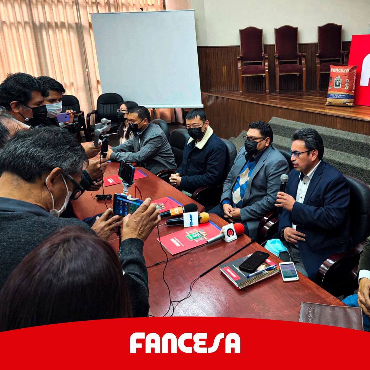 🚧DOBLE VÍA SUCRE-YAMPARÁEZ SERÁ PAVIMENTADO CON EL MEJOR CEMENTO DE #BOLIVIA.🛫✈️🛣
La empresa encargada de ejecutar las obras de este añorado proyecto para los chuquisaqueños firmó un “ACUERDO COMERCIAL” con FANCESA.