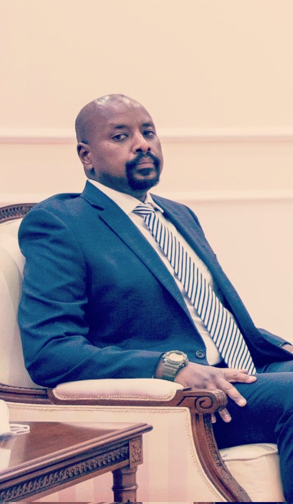 muhumuzaWilson2's tweet photo. I don't know why I like seeing ma Gen @mkainerugaba in civilian clothes,, I normally make comparisons but in plane clothes he looks like President to be, @nuwamanyaisaac @Balaam1980 @AlbertoCarols @MrJordanposts @sheilahsheilah7 @taremwa311 @BagaayaP @GatsFred21 @BobKakuru https://t.co/nOrONesY9W