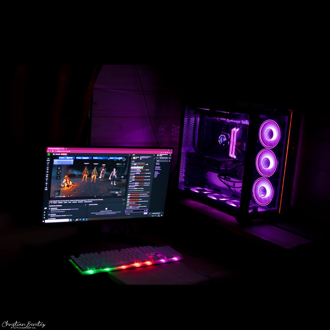 ChristianOppen1's tweet photo. @CompraGamerOK Gabinete Phanteks NeoQube
Cpu:Ryzen 5 5600x
Gpu:RTX 3060 Zotac
Mother:Asus tuf b450m plus gaming
Ram:Adata xpg Spectrix d41 2x8 3200mhz
Aureox 650w 80P Bronze
Watercooling aerocool pulse l240f
6 coolers Mirage 12 con controladora 
Teclado chinesco
Monitor Samsung t350 75hz 24' https://t.co/IaD2ipjwR1