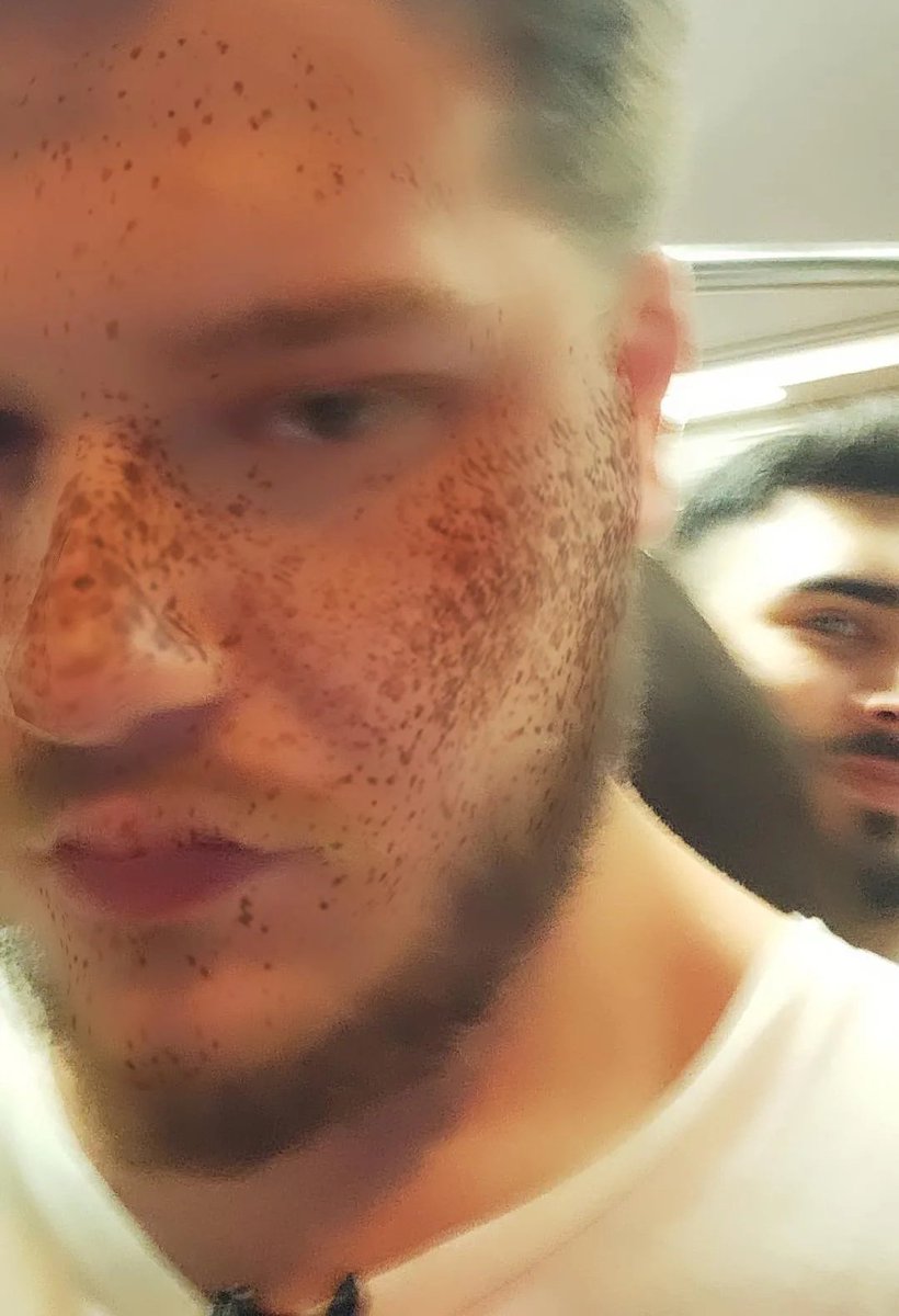 Bugün bayram vasıtasıyla toplu taşımada çiftler birbirine daha fazla yakınlaştı ben ise direğe