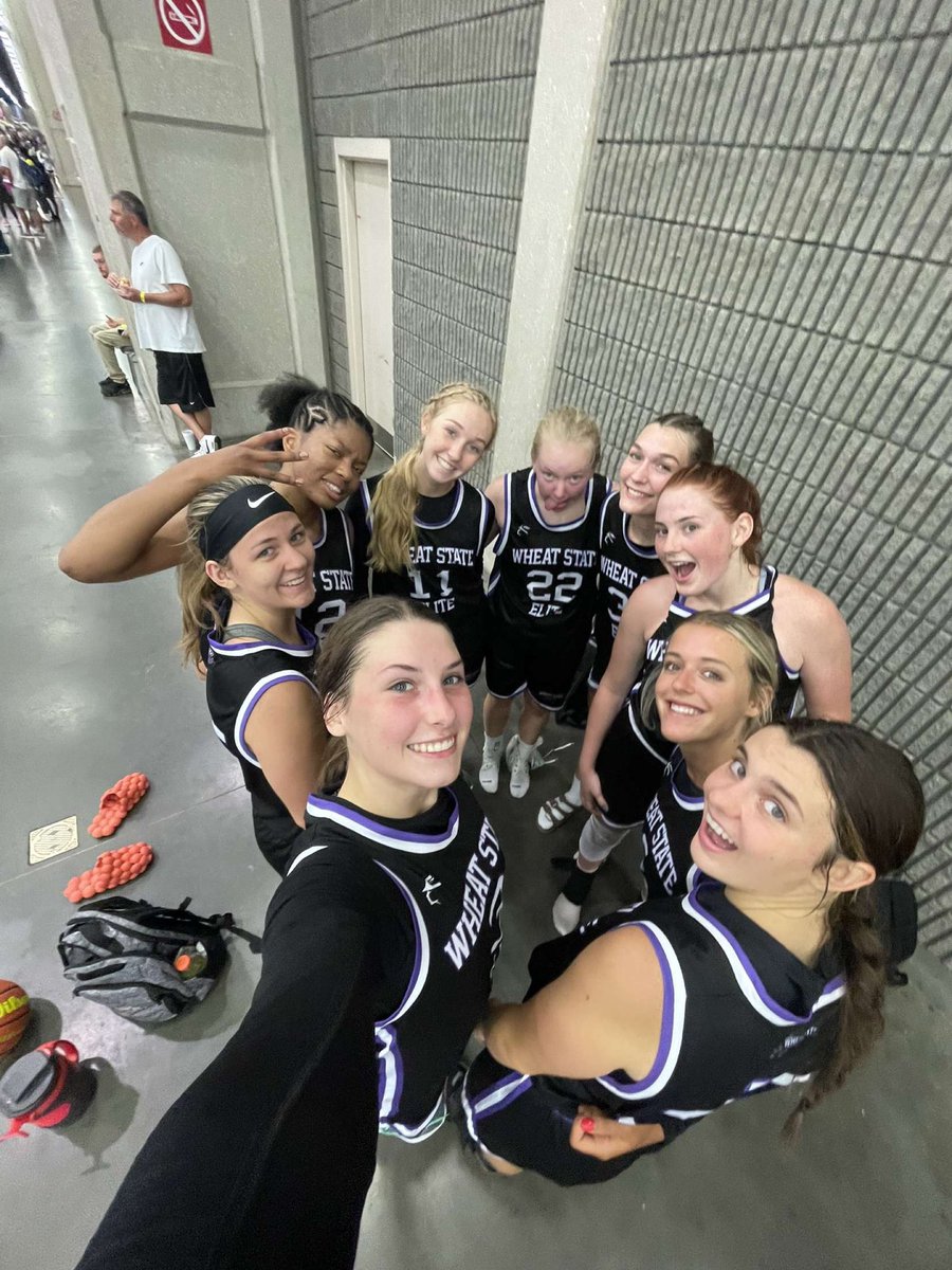 I had so much fun playing with these girls in Louisville and Indianapolis! We finished with a win and we’re ready for Kansas City!  (<a href="/KaleighOBrien10/">Kaleigh O’Brien</a> your ankle better be healed for KC💜) @wheatstateelite @DanaCrain6