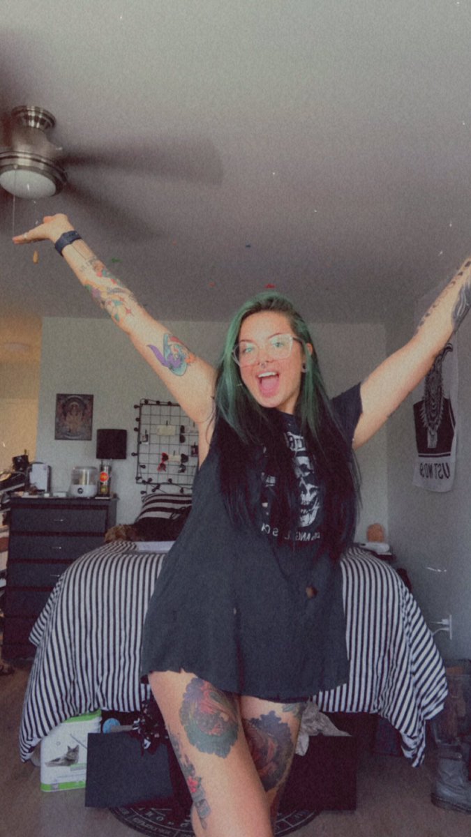 TheMaddiBee's tweet photo. I finished probation today! While that might not be much to celebrate, for me it’s a big deal! When I got pulled over I was drinking heavily 4-5 times a week and I was so unwell. I look back at that girl and I realize I’m a whole new person so yeah I’m gonna celebrate my growth!! https://t.co/6B7yRIXhFv