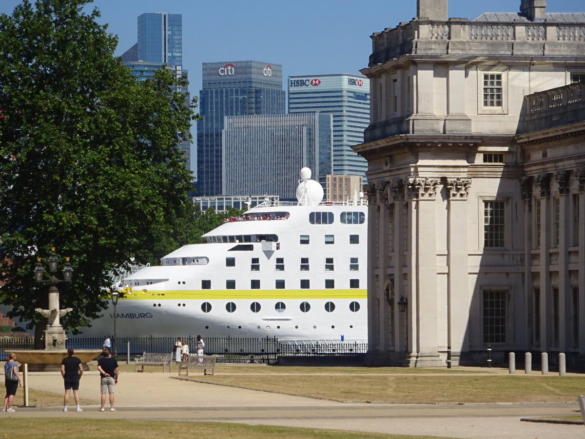 MS Hamburg playing peek-a-boo behind the former  #RoyalNavalCollege at #Greenwich on her recent visit to the Pool of London ⁦@LondonPortAuth⁩ ⁦@Tidal_Thames95⁩ ⁦@ThamesPics⁩ ⁦@MisterGreenwich⁩