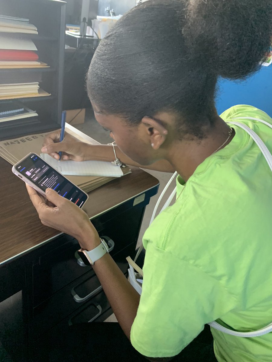 NYPDQueensSouth's tweet photo. At the end of their day our PBQS SYEP workers were interested in applying for the upcoming Police Exam. #copandkids @nypdrecruit @NYPDnews @NYPDChiefPatrol @NYCDCAS #thenextgenerationofcops https://t.co/SzaHBczASS