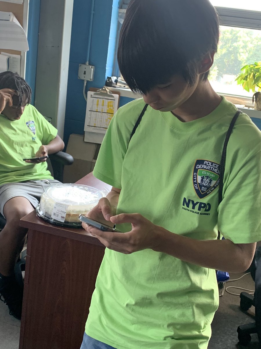 NYPDQueensSouth's tweet photo. At the end of their day our PBQS SYEP workers were interested in applying for the upcoming Police Exam. #copandkids @nypdrecruit @NYPDnews @NYPDChiefPatrol @NYCDCAS #thenextgenerationofcops https://t.co/SzaHBczASS