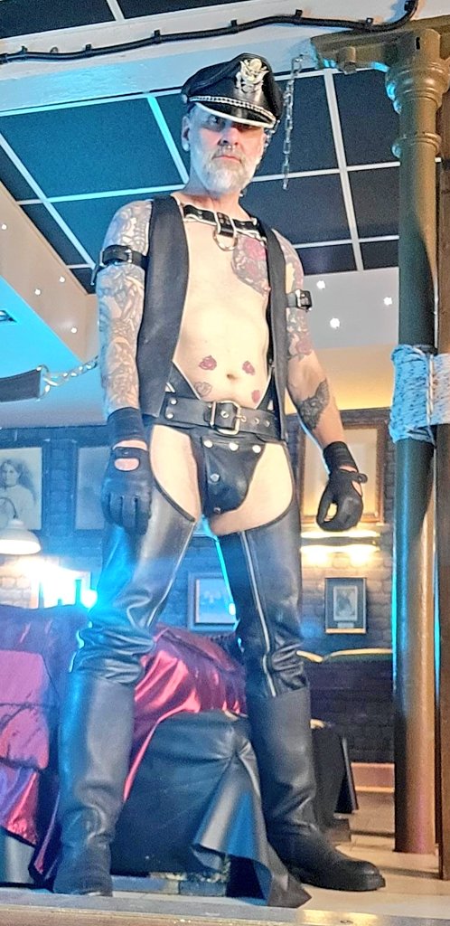 MisterRockHart's tweet photo. Leather daddy realness pre Shoot pics. #boots #leather #leargerdaddy 
#leatherd #preshootpics #leatherman #gayleather #gayleathermen #leatherferish #Boots #bootsaddict #bootloader #sicksix6studio #mastermuir #leathermaster #Leatherdaddy #muircap #leatherdaddysunday https://t.co/Jv6hS5UQHc