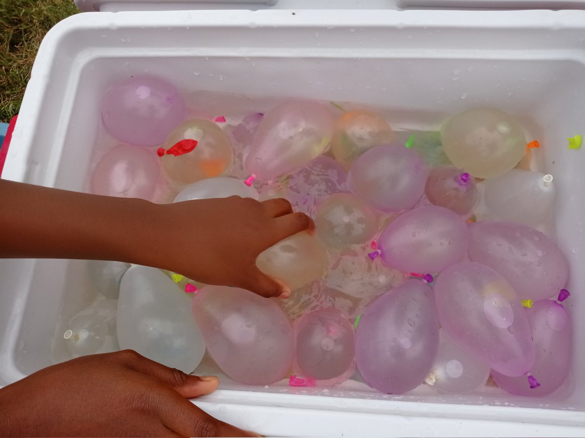 Another day of exploring our community in #Barrie.
Water balloon games, learning how to erg on #rowing machines, art projects <a href="/MacLarenArt/">MacLaren Art Centre</a>, and chalk art.
Thank to our #SWIS friends for spending another day with us.