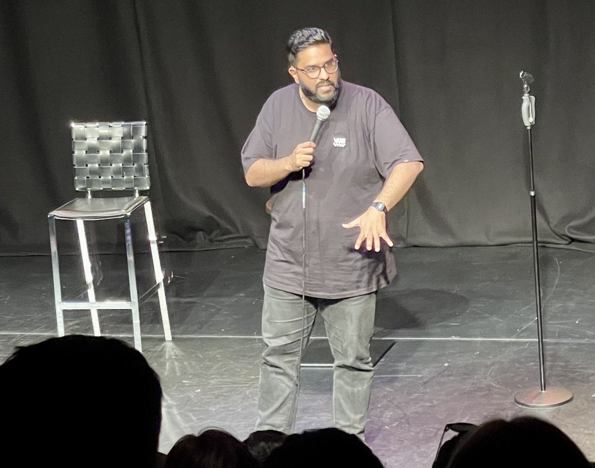 Jooberloober's tweet photo. @tezilyas @eshaanakbar Both guys smashed the first half! Loving it! #TezIlyas #EshaanAkbar #AlhambraStudio #Bradford #JalebiBaby 👍 https://t.co/Ug5Swwmk41