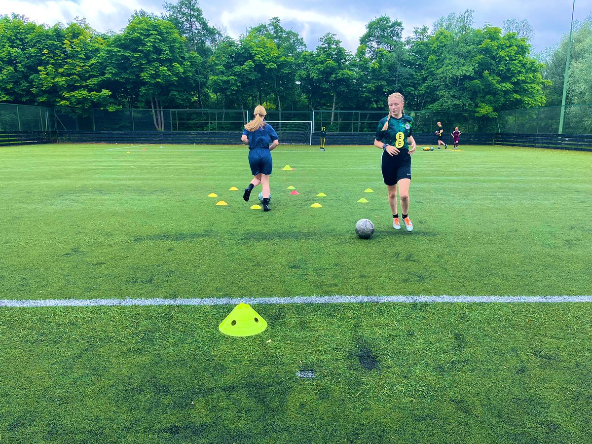 elite_ftbl's tweet photo. Paired sessions always provide that competitive edge and @muriewhites duo Emma and Louise push each other at every session π₯
Well done ladies #ftblelite https://t.co/zyft1Jfry9