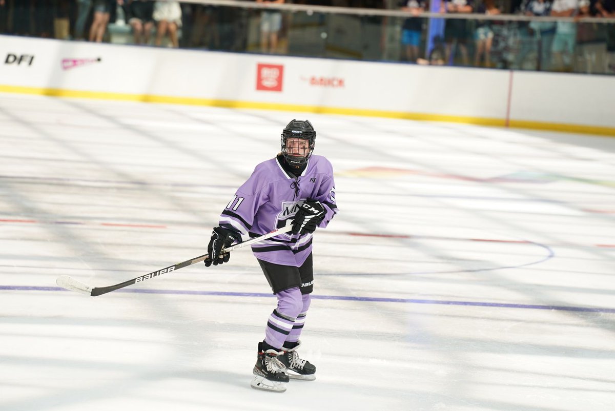 YouthHockeyHub's tweet photo. 2022 War for the Roses 

After 1 period 

Team Minnesota 0 
Team Saskatchewan 0 

Team MN with bulk of scoring chances, but goaltender Tarynn Sutter solid between the pipes for Team Sask https://t.co/CvRrYEAG6l