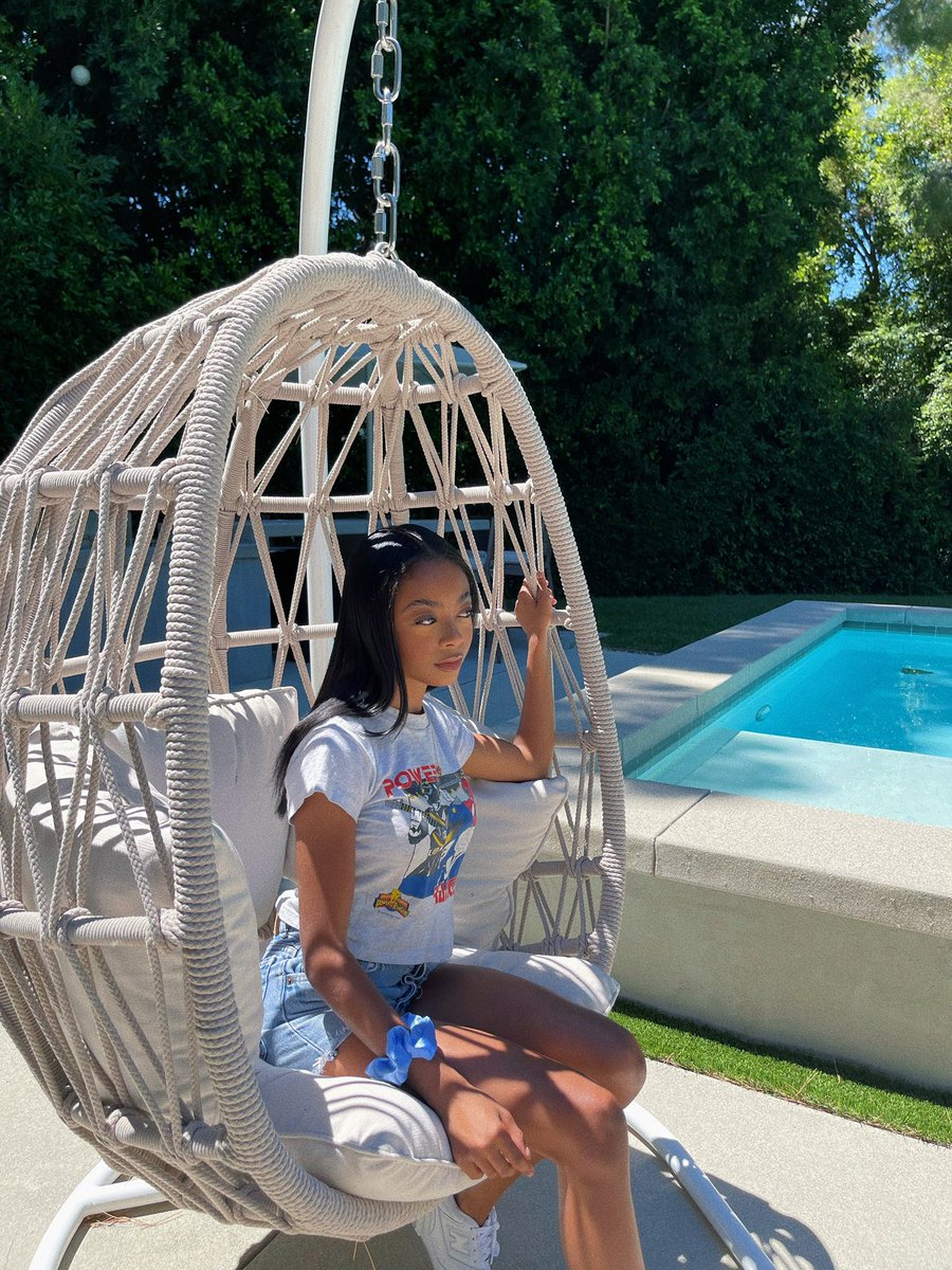 skaijackson's tweet photo. Chillin https://t.co/nn24ijPOej