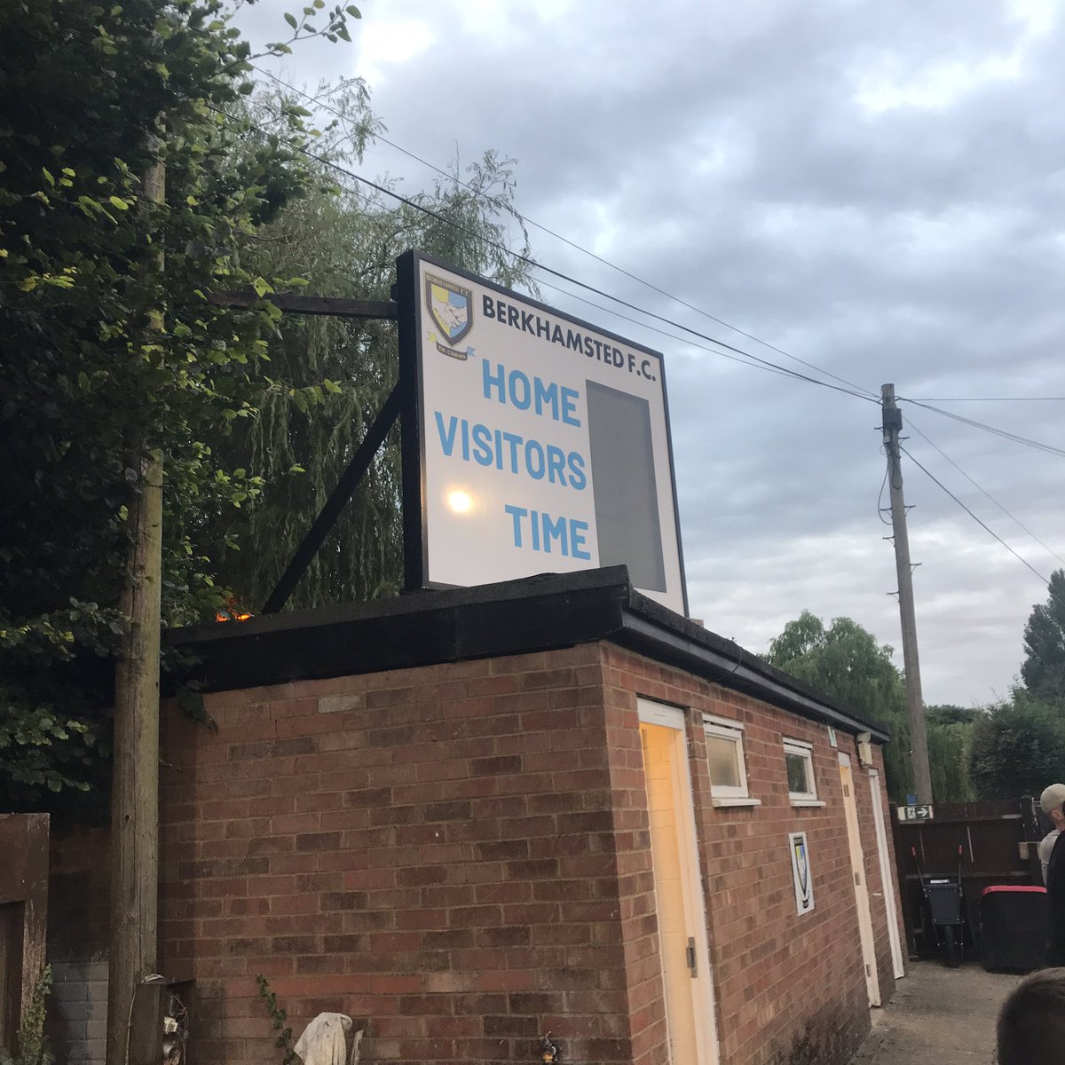 A lovely little ground for some Tuesday evening football … Berkhamsted v Hemel at the Broadwater ground in Hertfordshire